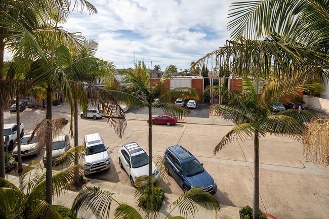 Building Photo - *OPEN HOUSE: 8/2 12:30PM-2PM* 2BR In The H...