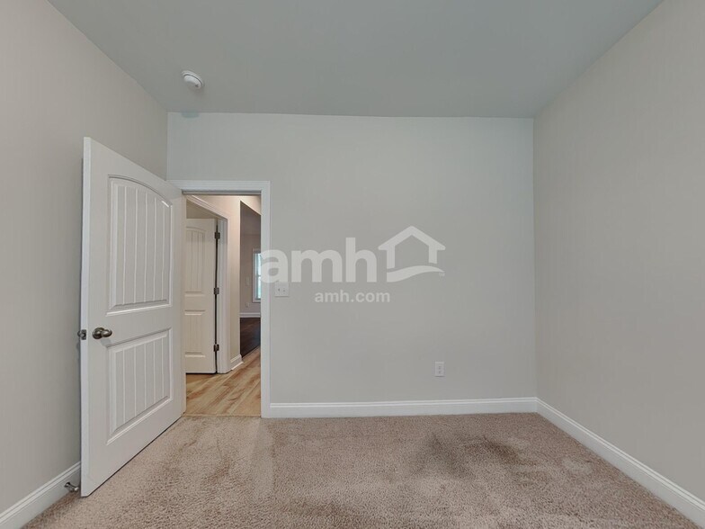 Building Photo - 104 White Ash Ln