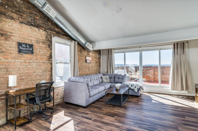 Primary Photo - 55 E Clifton Ave