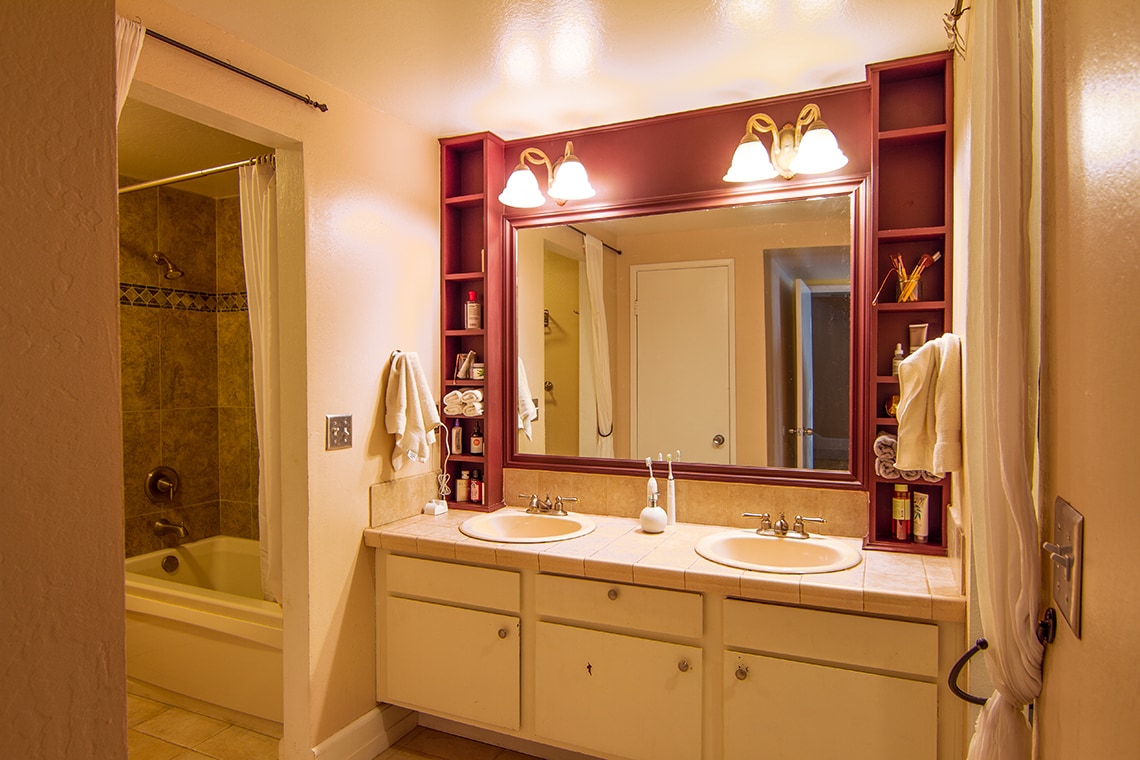 One of the three full baths. - 2838 Luciernaga St
