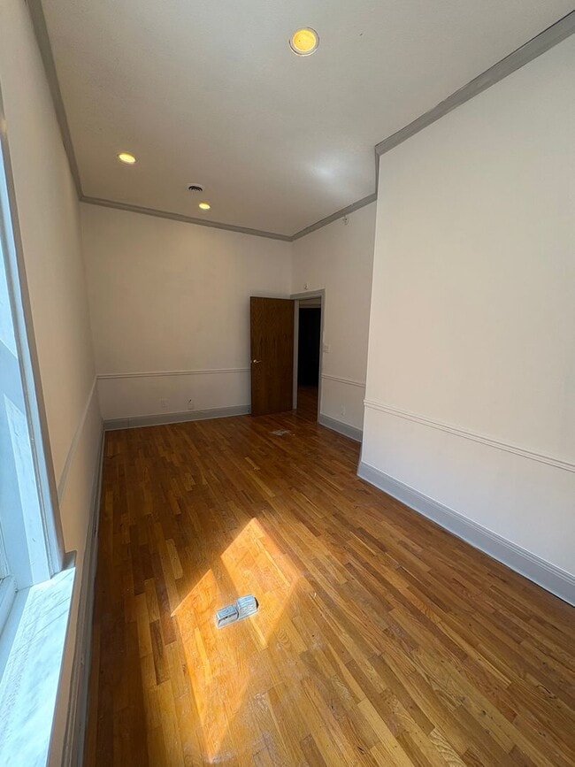 Building Photo - 201 Summit Loft