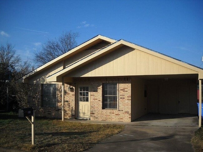 Primary Photo - 704 N West St