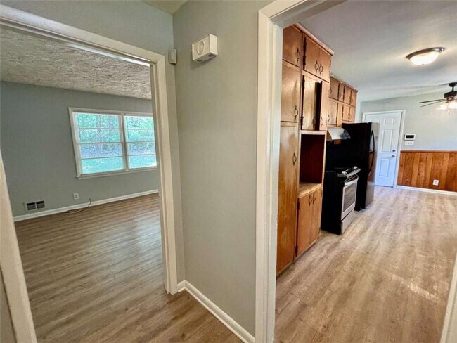 Building Photo - 2612 Dawn Dr