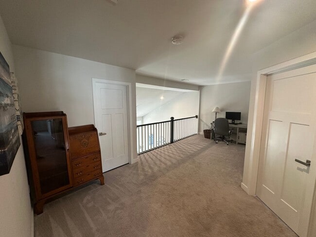 Building Photo - Townhouse in Sunset Glen