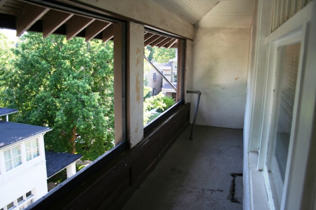 Building Photo - 1125 N Marion St