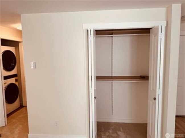 Building Photo - 2bd/1ba Kirkland Condo