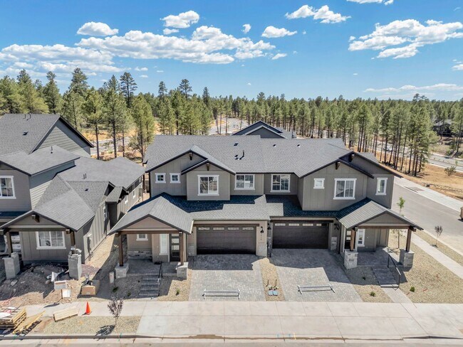 Building Photo - Gorgeous Flagstaff Property
