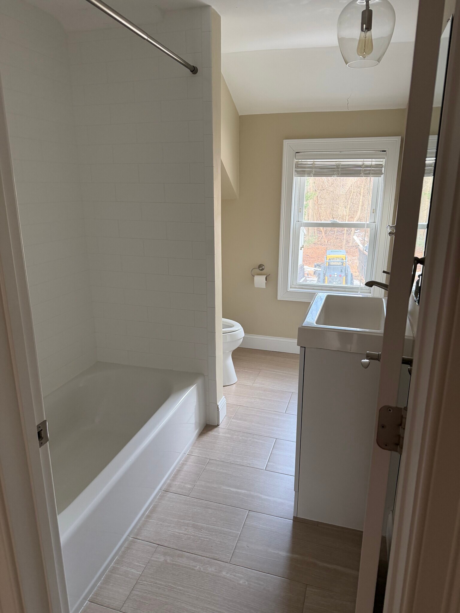 Building Photo - 17 Linden St