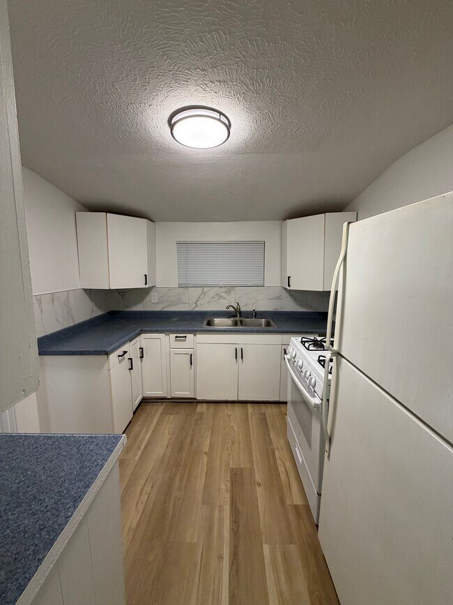 Building Photo - 1305 Avenue C