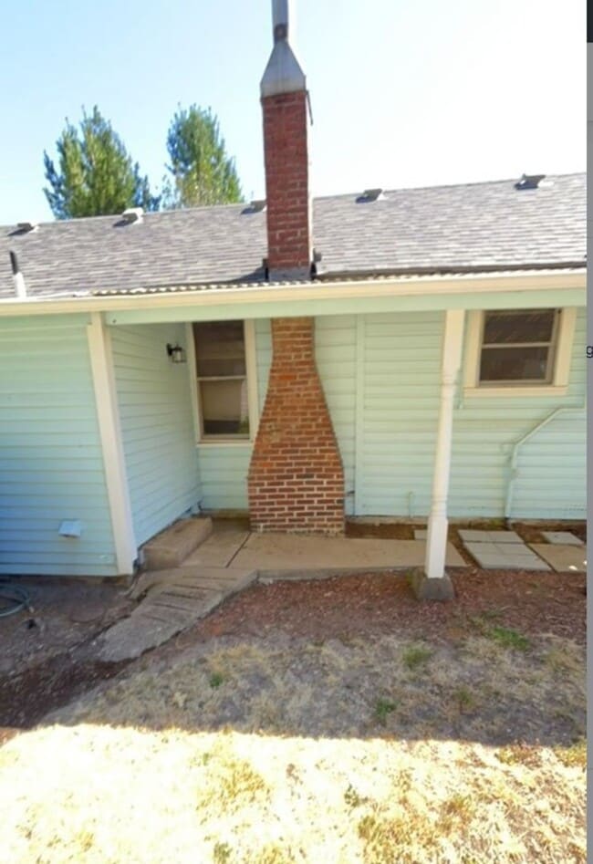 Building Photo - SMALL COTTAGE LIKE HOME IN DESIRABLE WEST ...