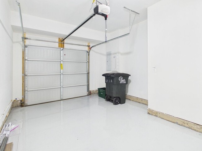 Building Photo - 640 Brookwood Glen Terrace