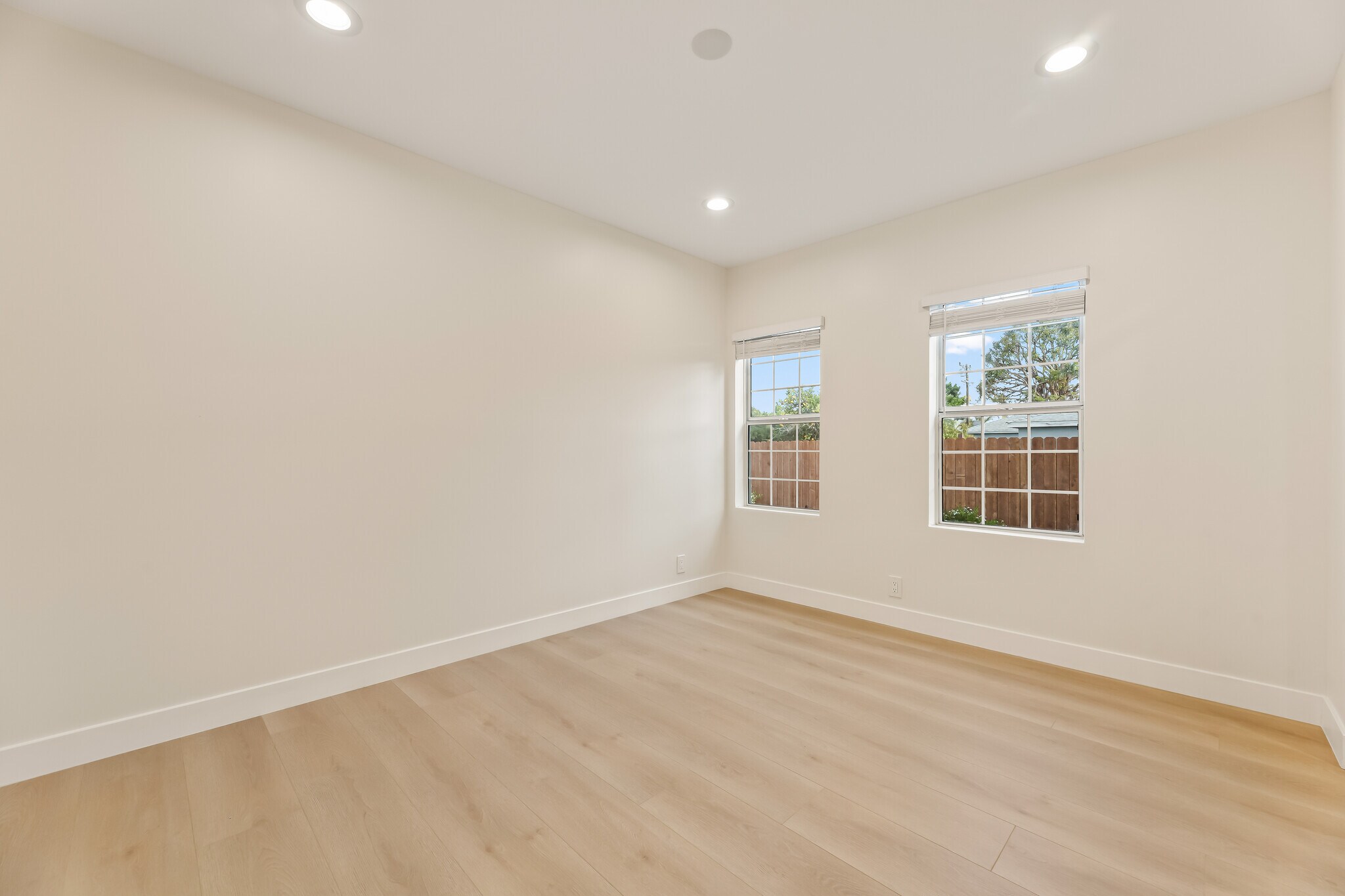 Building Photo - 9716 Felton Ave