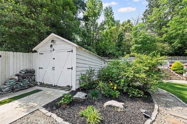 Building Photo - 346 Redland Rd NW