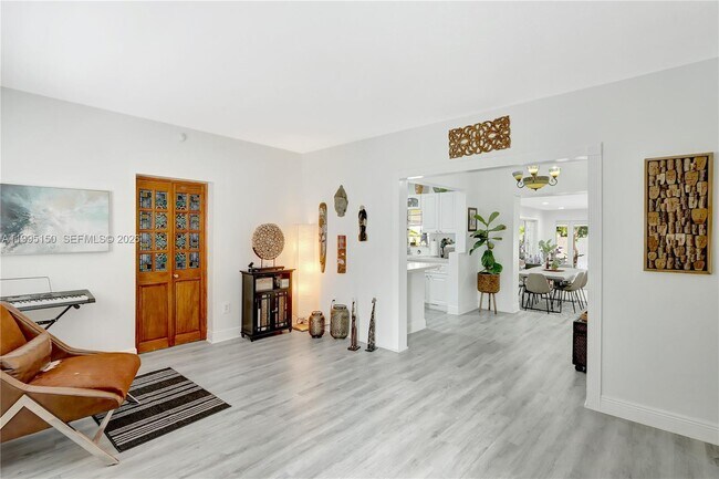 Building Photo - 5509 SW 6th St