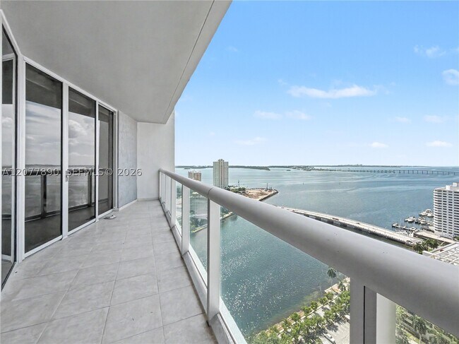 Building Photo - 495 Brickell Ave