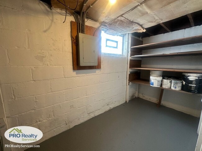 Building Photo - 4001-4003 N Bryant Ave