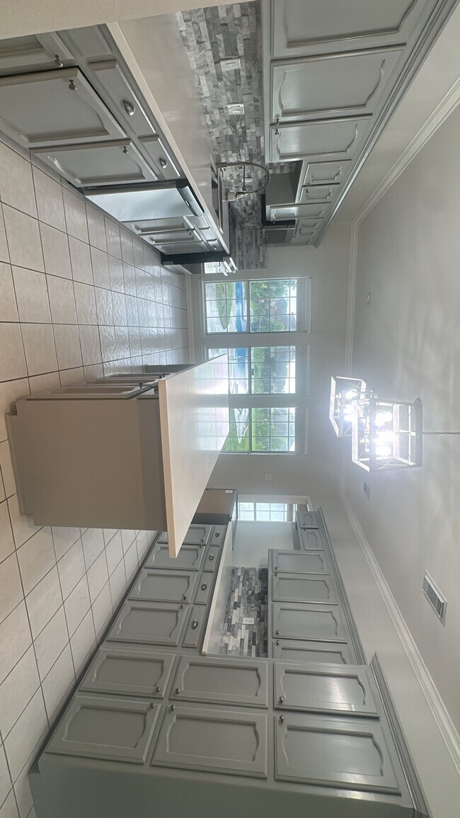 Building Photo - 40101 Parker Rd