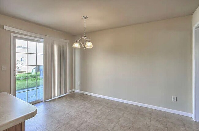 Building Photo - 2304 Blanche Ln