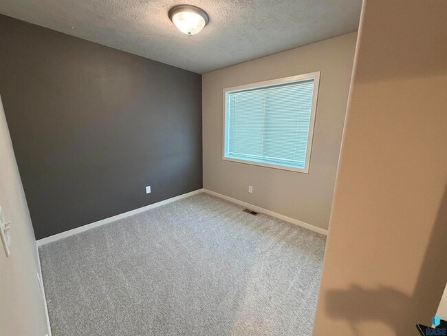 Building Photo - 2607 E Sunburst Dr