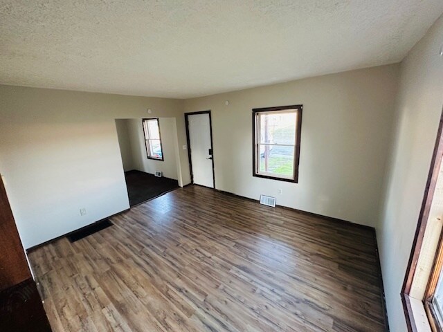 Dining Room - 619 N Lehigh Ave