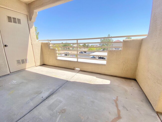 Building Photo - BEAUTIFUL 1 BEDROOM CONDO IN GATED COMMUNITY WITH POOL, SPA & CLUBHOUSE