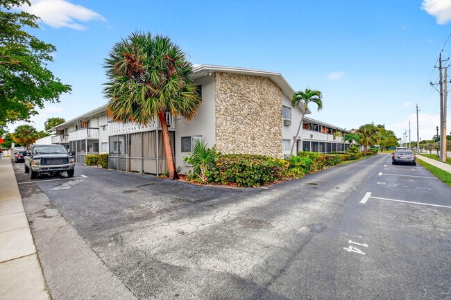 Building Photo - 510 Lake Shore Dr