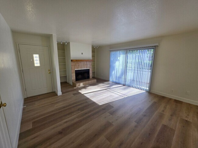 Building Photo - Roadhaven Condos. 2 Bedroom Ground Floor with View of the River