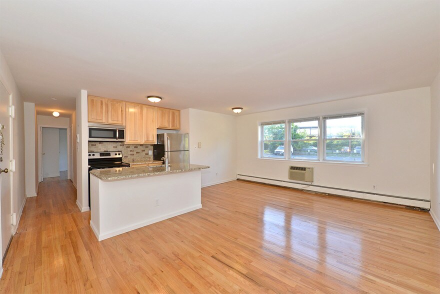 Interior Photo - Chestnut Station