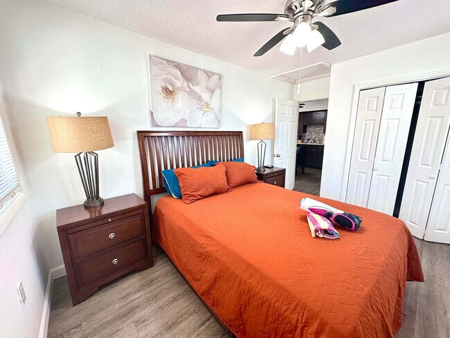 Building Photo - 324 Van Buren St