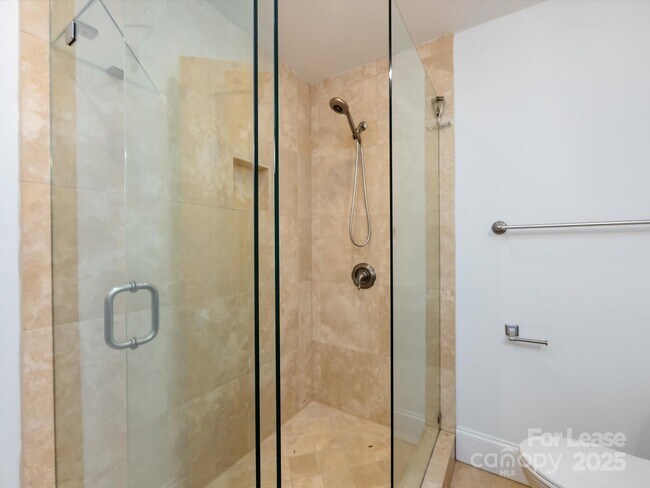 Building Photo - 3109 Forest Lawn Dr