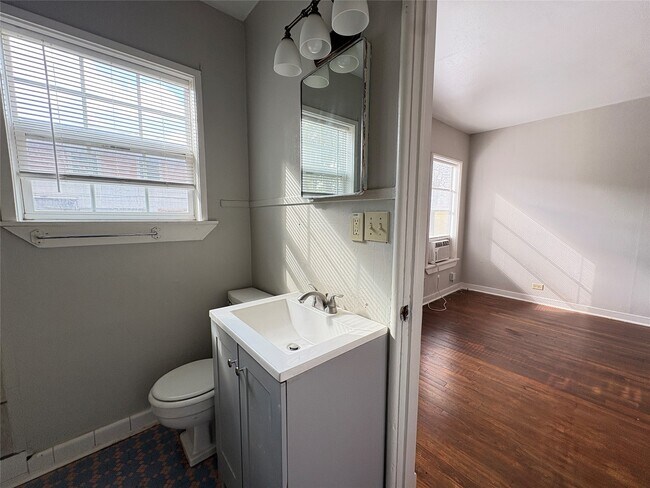 Building Photo - 2308 8th St