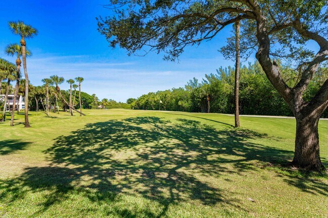 Building Photo - 2706 Fairway Dr N