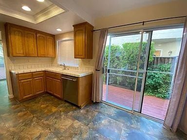 Building Photo - Well Kept 3 Bedroom, 2.5 Bath Home in High...