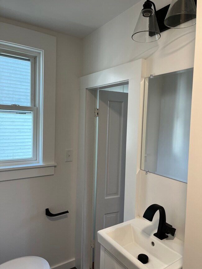 Building Photo - 9 Summer St