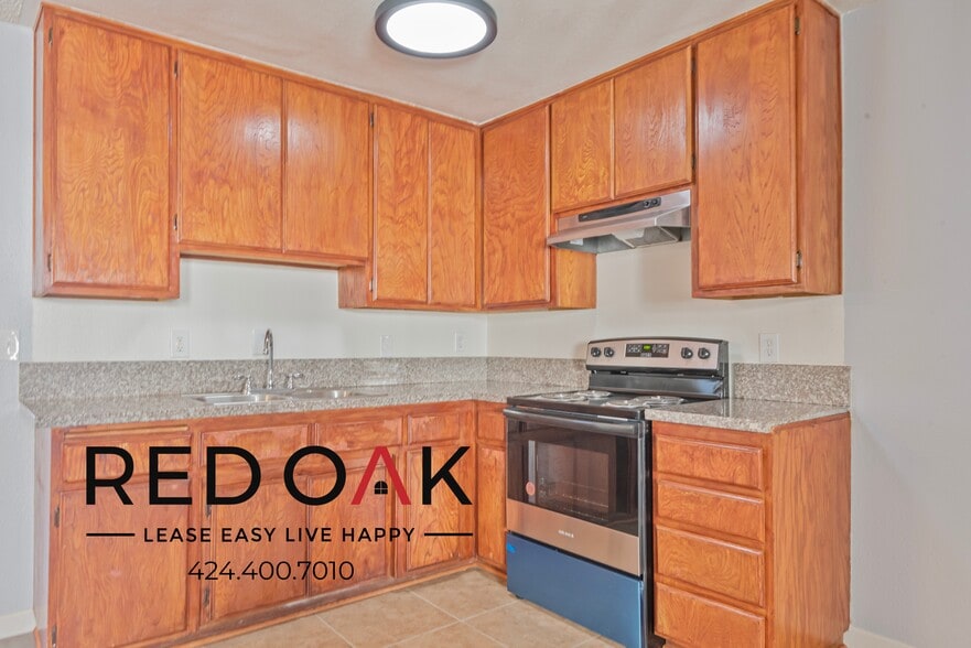 Building Photo - 2448 N Eastern Ave