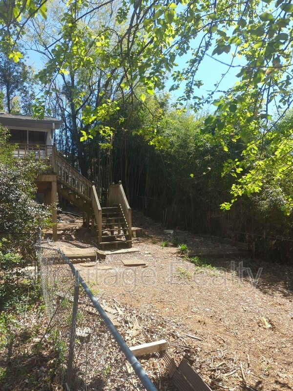 Building Photo - 1304 E Woodshire Dr