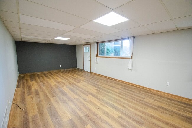 Building Photo - 3bed 2bath Available For Rent in Easy Access Area!