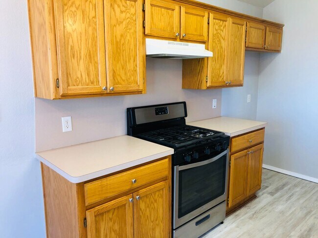 Building Photo - 3 bed 2 bath home for rent in Norman near SE 24th and Lindsey, new paint, new flooring, great area!