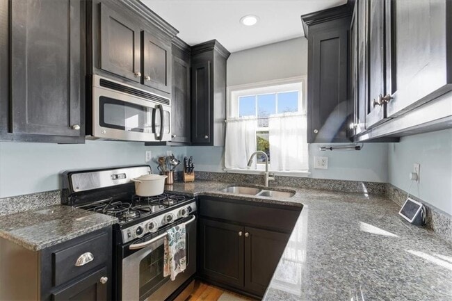 Building Photo - 693 Glenwood Ave SE