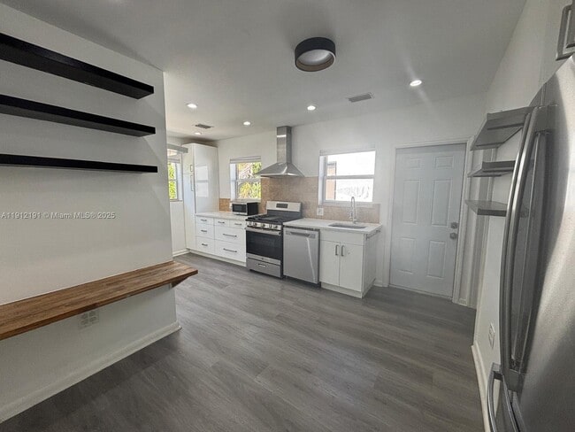 Building Photo - 9324 Byron Ave