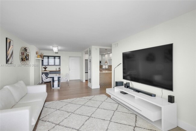 Building Photo - 100 Bayview Dr