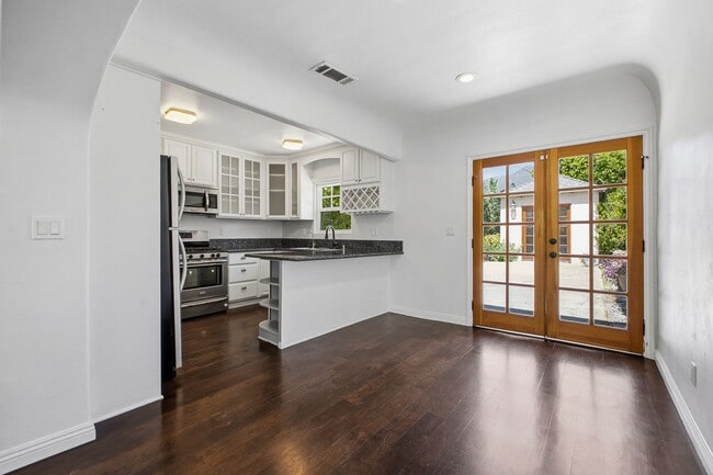 Building Photo - Bright & Beautiful Altadena Home with Private Yard & Bonus Unit