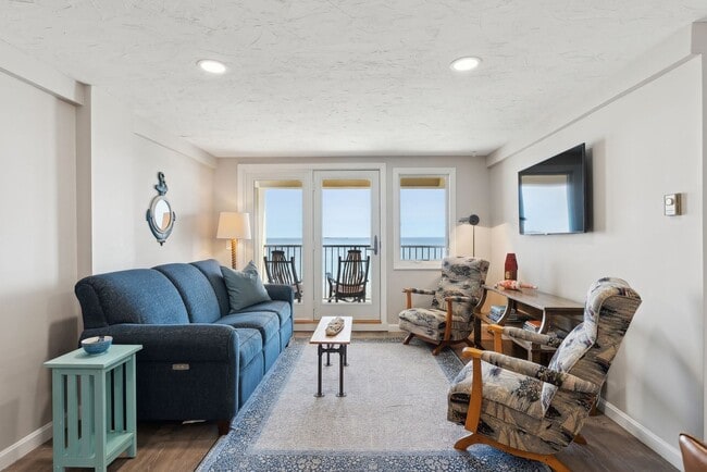 Building Photo - Fully Furnished Oceanfront 2 bed/2 bath