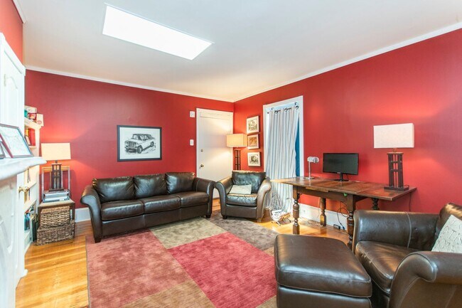 Building Photo - 1823 Pine St