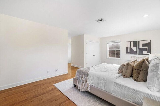 Building Photo - 518 Gardenia Terrace