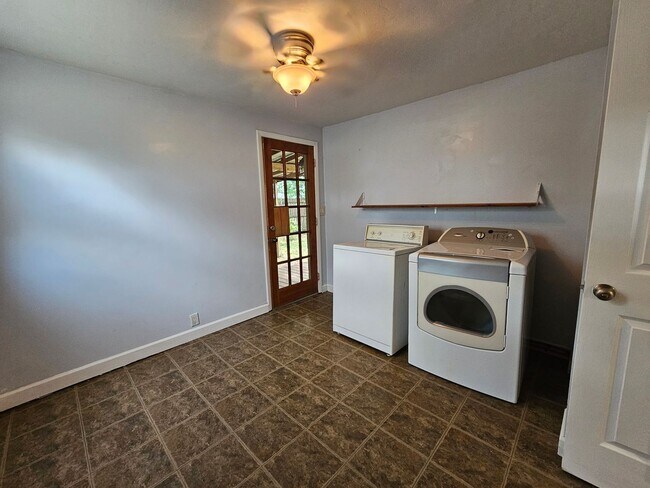 Building Photo - 2 Bedroom/2 Bath home near Duck Pond and Citizens Field