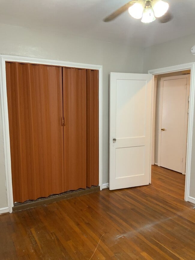 Building Photo - Great location