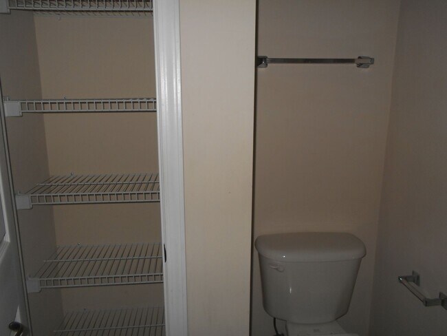 Building Photo - 3 bedroom, 2 bath condo in The Fountains