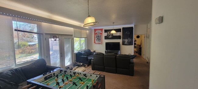 Building Photo - Aug. 2026 Pre-Lease Spacious 5-Bedroom Hom...