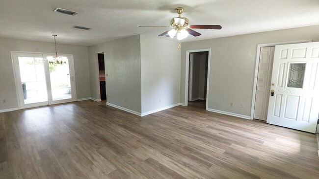 Building Photo - Cozy Home in NW Area